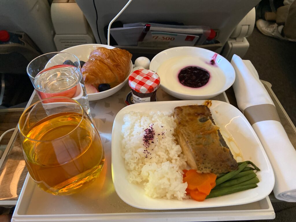 エミレーツ航空 プレミアムエコノミーの機内食