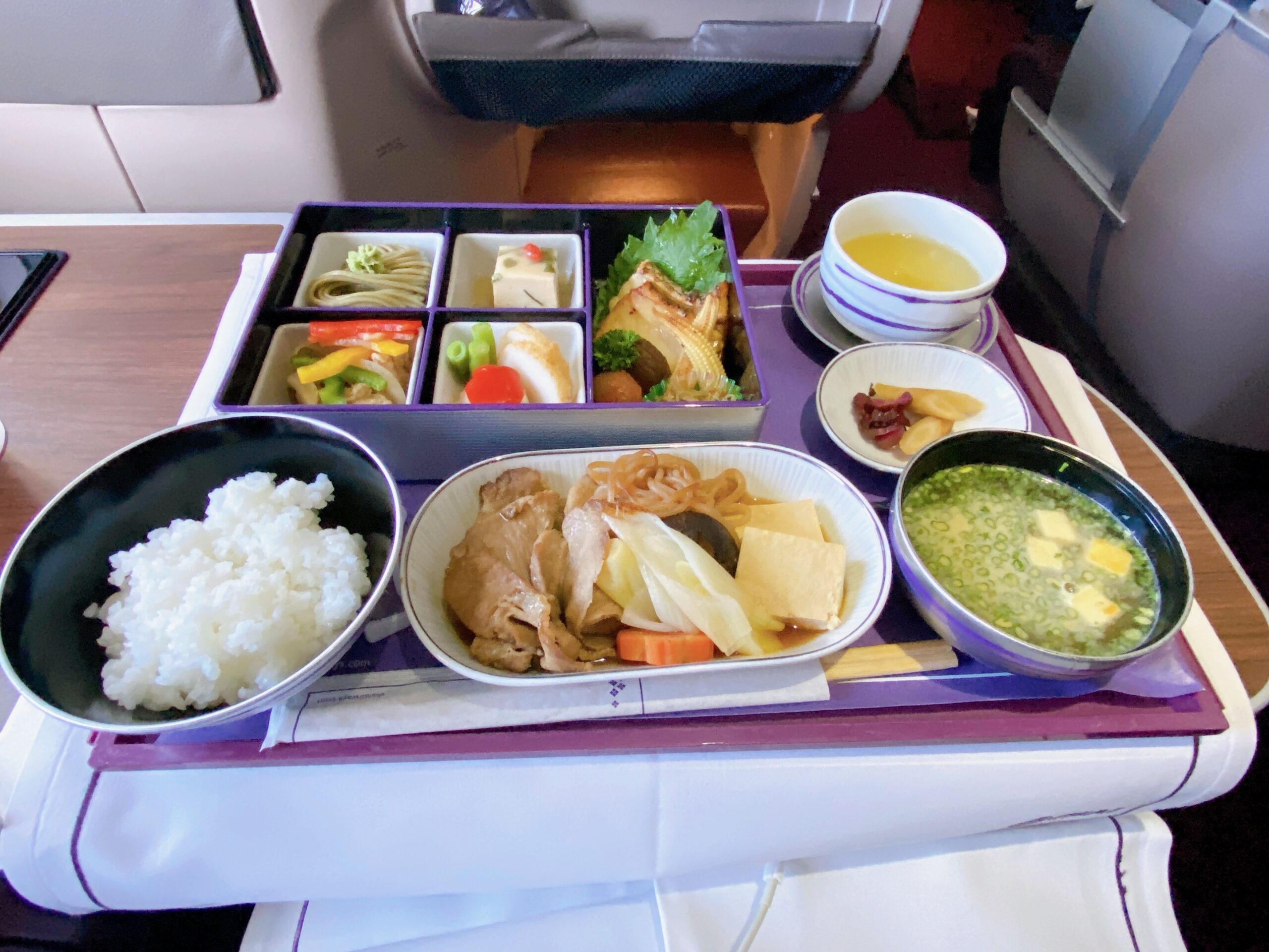 タイ航空 ビジネスクラス 機内食
ロイヤルシルク